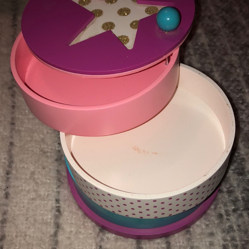 Spinning Jewelry Storage - Picture 4 of 6
